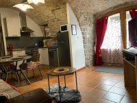 Kuchnia lub aneks kuchenny w obiekcie Manoir du Charme dans les Gorges du Tarn LOZERE
