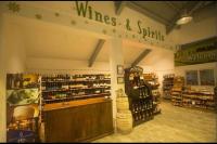 Supermarket nebo jiné obchody v  vily nebo okolí