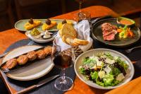 Jídlo v hotelu nebo okolí