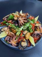 een bord eten met een salade op tafel bij IVORY resort and spa in Vynohradiv