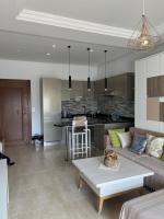 Kuchyň nebo kuchyňský kout v ubytování Super appartement avec 5 piscines en résidence