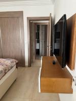 TV a/nebo společenská místnost v ubytování Super appartement avec 5 piscines en résidence