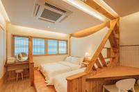 Ein Bett oder Betten in einem Zimmer der Unterkunft Hanok Stay Seowa