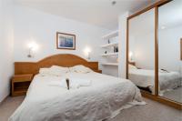 Łóżko lub łóżka w pokoju w obiekcie Apartamentos Xaloc HRC