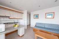 Kuchnia lub aneks kuchenny w obiekcie Apartamentos Xaloc HRC