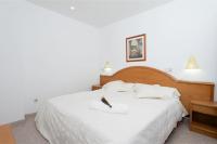 Łóżko lub łóżka w pokoju w obiekcie Apartamentos Xaloc HRC
