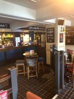 Setustofa eða bar á Cozy Vibes Refined 2BR Flat