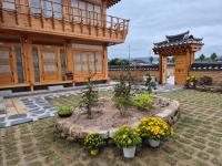 Ein Garten an der Unterkunft Hanok Stay Seowa