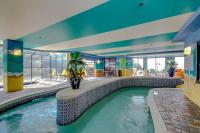 Der Swimmingpool an oder in der Nähe von Captivating Coastal Charm - Oceanview Suite! PG 504