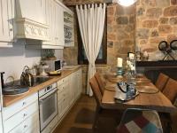 Kuchyňa alebo kuchynka v ubytovaní Bella's Rustic Suites