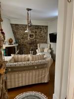 Posedenie v ubytovaní Bella's Rustic Suites