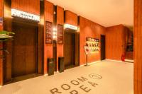 Xiamen Zhongshan Road Pedestrian Street Qulistar Hotelに飾ってある許可証、賞状、看板またはその他の書類