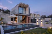Bazén v ubytování Greenvale Park Villas by Coastalbliss nebo v jeho okolí