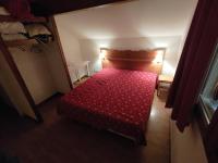 Łóżko lub łóżka w pokoju w obiekcie Chalet 6-8 couchages à la Joue du Loup