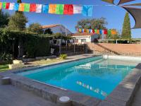 Bazén v ubytovaní Casa Rural Cortijo del Zoco Bajo alebo v jeho blízkosti