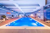 Bazén v ubytování Radisson Residences Vadistanbul nebo v jeho okolí