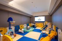 Xiamen Zhongshan Road Pedestrian Street Qulistar Hotelにあるテレビまたはエンターテインメントセンター