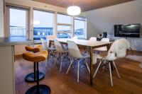 Ilulissat Stay - 4-bedroom villa with sea view and hot tubにあるテレビまたはエンターテインメントセンター