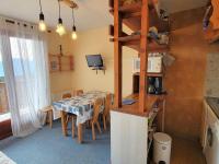 Kuchnia lub aneks kuchenny w obiekcie Studio 4 pers, balcon sud, parking, résidence calme - FR-1-393-161