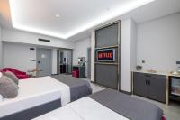 Postel nebo postele na pokoji v ubytování 216 Prestige Hotel