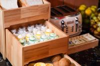 ホテルの敷地内または近くでの食事または食べ物