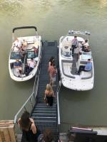 Sundeck botel - party boat vendégei