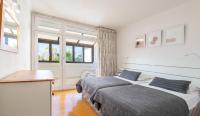 A bed or beds in a room at Apartamento Azahara
