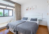 A bed or beds in a room at Apartamento Azahara