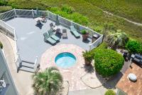 einen Blick über eine Terrasse mit einem Pool in der Unterkunft ONE More Sandy Day - 2BR 2BA Beach Condo, Sleeps 6 in Myrtle Beach