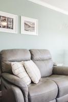 Ein Sitzbereich in der Unterkunft ONE More Sandy Day - 2BR 2BA Beach Condo, Sleeps 6