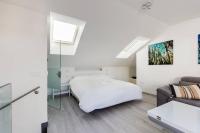 A bed or beds in a room at Minty Stay - La Merced Atico Duplex