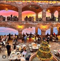 Un restaurante u otro lugar para comer en Luxury, Ocean View, Pool, Jacuzzi, Valle de Guadalupe, Los Portales De Garcia, Splash, Encanto Restaurants, Surf Breaks in Primo Tapia, Rosarito