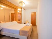 Postel nebo postele na pokoji v ubytování Apartamentos Jaca Ciudadela 3000