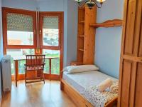 Postel nebo postele na pokoji v ubytování Apartamentos Jaca Ciudadela 3000
