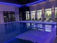 Bazén v ubytovaní Resort Holiday Home Centrum Opieki i Rehabilitacji alebo v jeho blízkosti