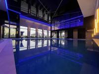 Bazén v ubytovaní Resort Holiday Home Centrum Opieki i Rehabilitacji alebo v jeho blízkosti