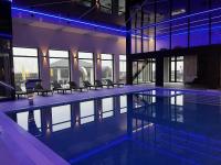 Bazén v ubytovaní Resort Holiday Home Centrum Opieki i Rehabilitacji alebo v jeho blízkosti