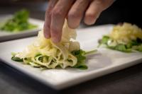 iemand die eten van een wit bord pakt bij Casa Grimaldi Hotel & Restaurant tre stelle S in Matelica