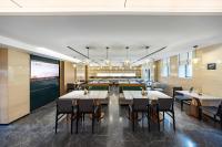 Un restaurante u otro lugar para comer en Atour Hotel Beijing Temple of Heaven East Gate Longtan Park