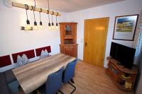 Telewizja i/lub zestaw kina domowego w obiekcie Appartementhaus Salzmann