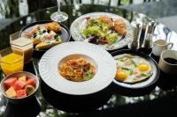 ホテルの敷地内または近くでの食事または食べ物