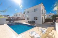 Bazén v ubytování Protaras Blue River Villa BR26 nebo v jeho okolí
