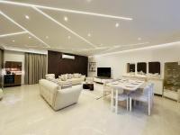 TV a/nebo společenská místnost v ubytování Lux private home Sheikh zayed