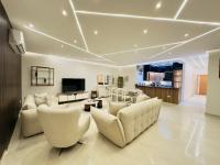 TV a/nebo společenská místnost v ubytování Lux private home Sheikh zayed