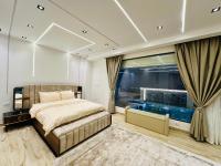 Postel nebo postele na pokoji v ubytování Lux private home Sheikh zayed