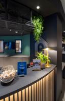 Campanile Prime Paris 19 - La Villetteにあるキッチンまたは簡易キッチン