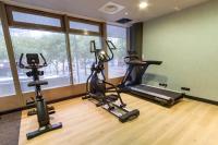 Campanile Prime Paris 19 - La Villetteにあるフィットネスセンターまたはフィットネス設備