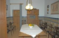Restauracja lub miejsce do jedzenia w obiekcie Lovely Home In Porreres
