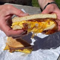 Jídlo v hotelu nebo okolí