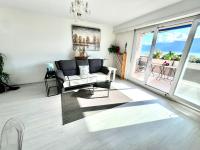 Posezení v ubytování Family Apartment with Lake View | 73
